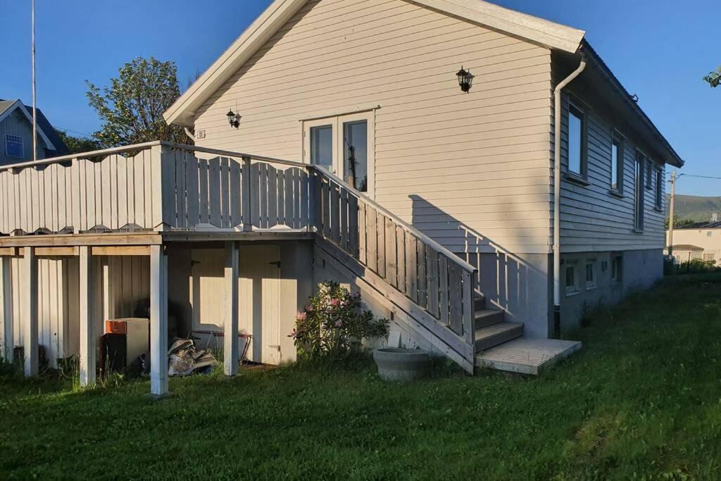 Apartamento Hus Sentralt I Lofoten Leknes Exterior foto